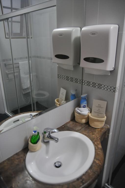 Bed And Breakfast Tomang Джакарта Стая снимка