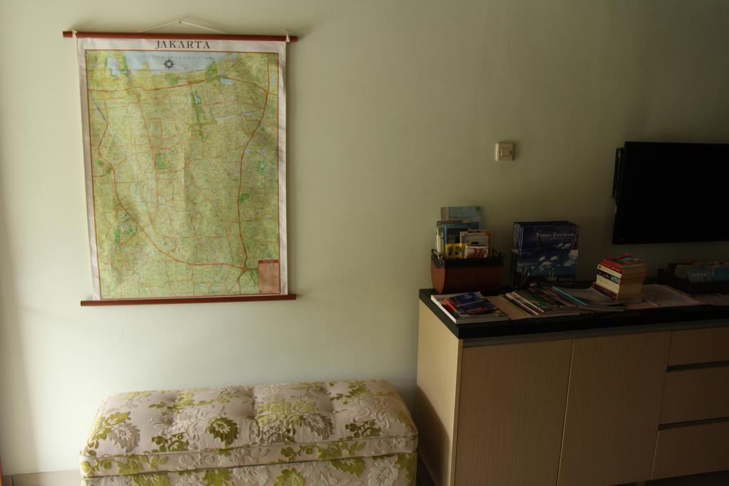 Bed And Breakfast Tomang Джакарта Екстериор снимка